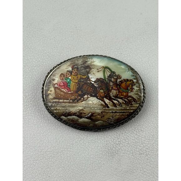 Vintage Russian Hand Painted Lacquer Oval Brooch Winter Scene Sleigh Ride - Picture 3 of 6